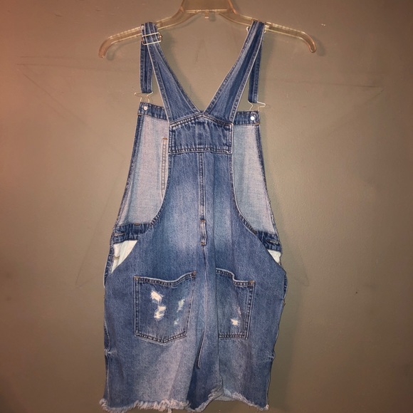 Forever 21 overall shorts ripped - Picture 3 of 3